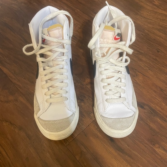 Women’s Blazer Mid ‘77 Sneakers - Picture 1 of 12